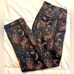 CVG Constantly Varied Gear Predator Capri Leggings size Small